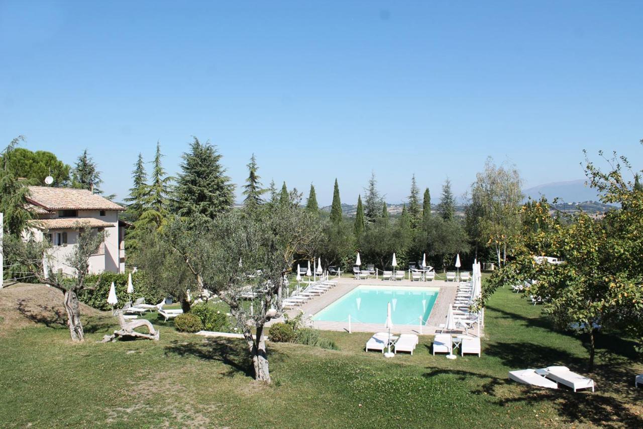 Fontepino Aparthotel Spoleto Luaran gambar