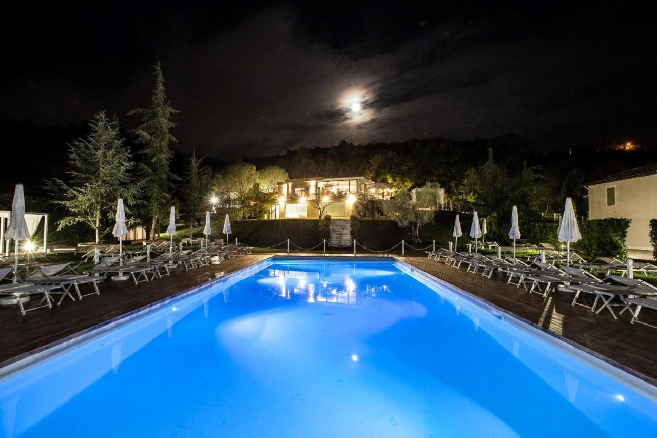 Fontepino Aparthotel Spoleto Luaran gambar